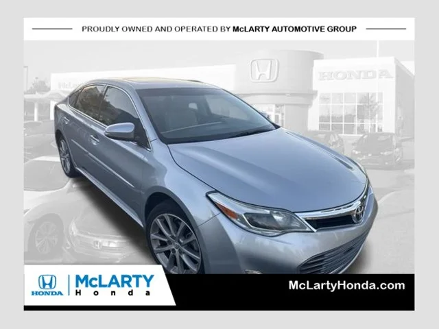 Used 2015 Celestial Silver Metallic Toyota XLE Touring image 1