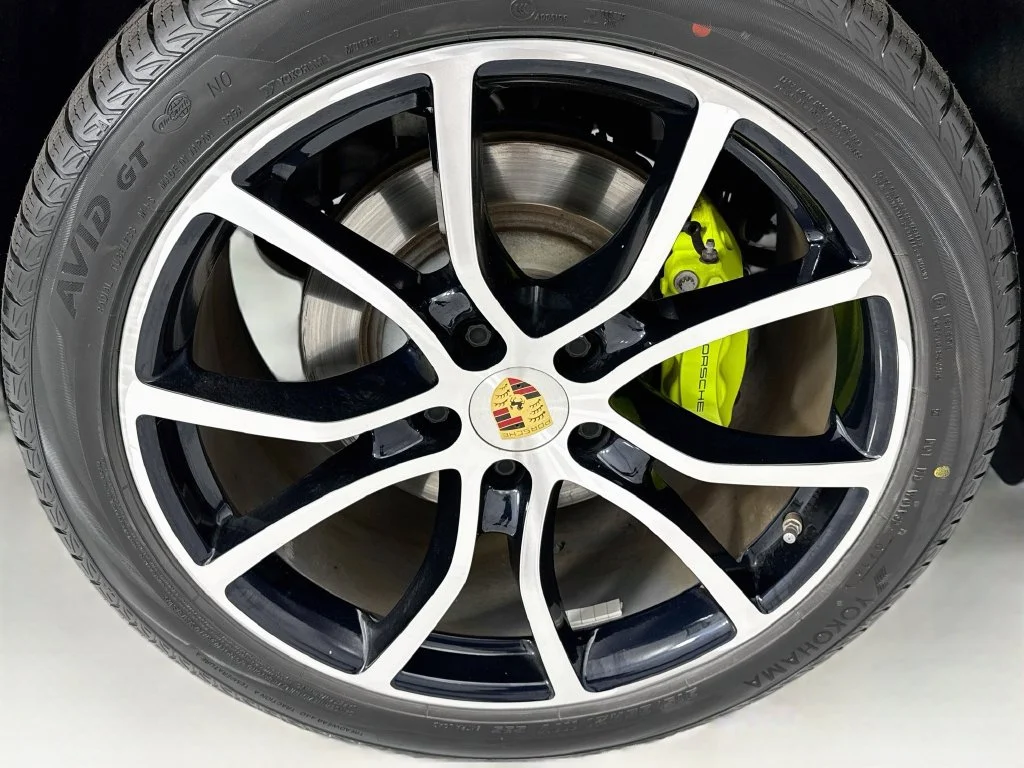 Used 2019  Porsche Base image 32