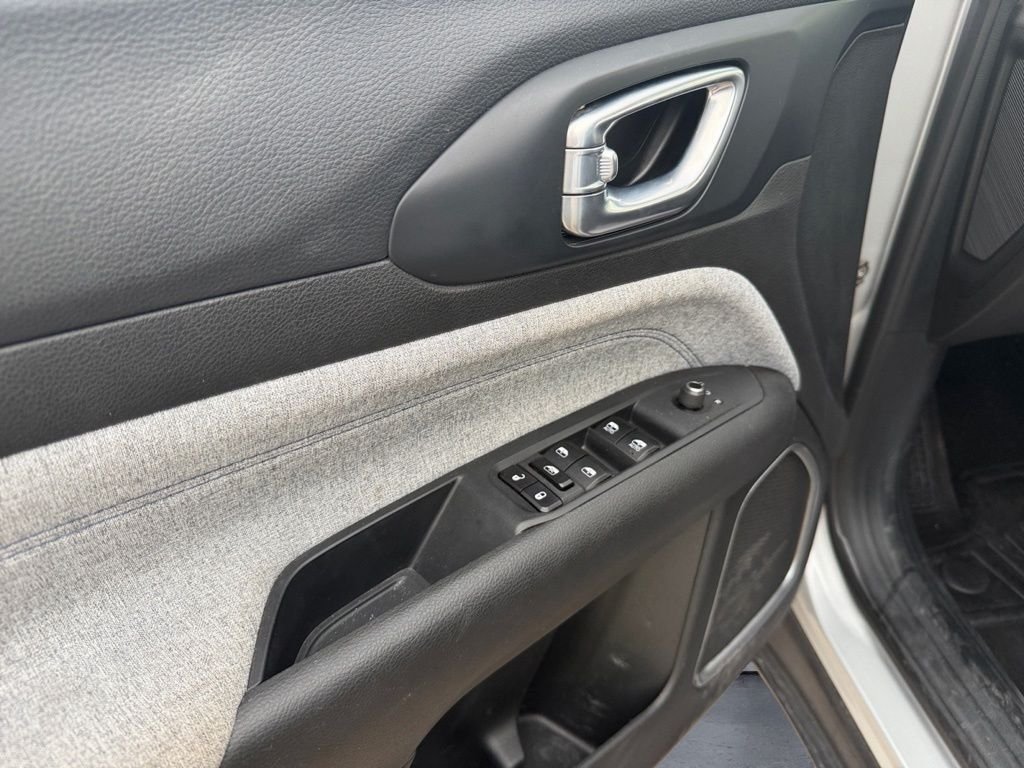 Used 2024 Silver Jeep Sport image 7
