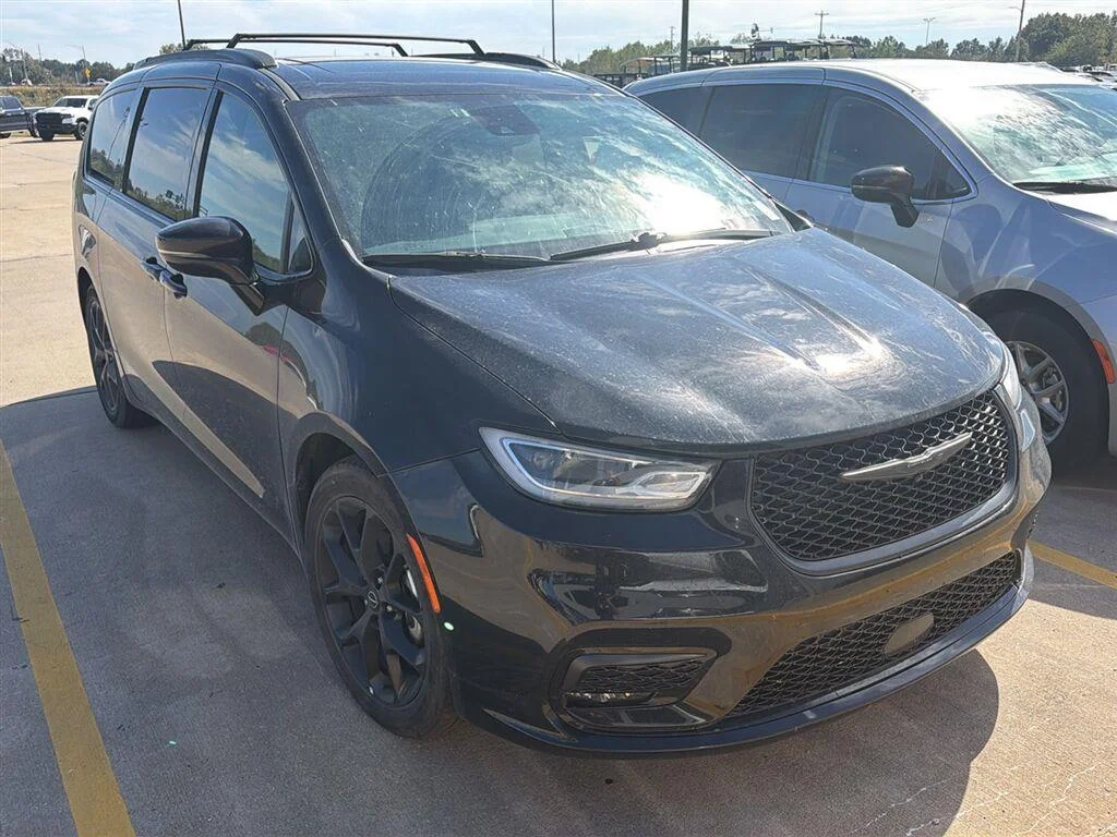 Used 2025 Chrysler Pacifica Limited with VIN 2C4RC1GG1SR539582 for sale in Kansas City