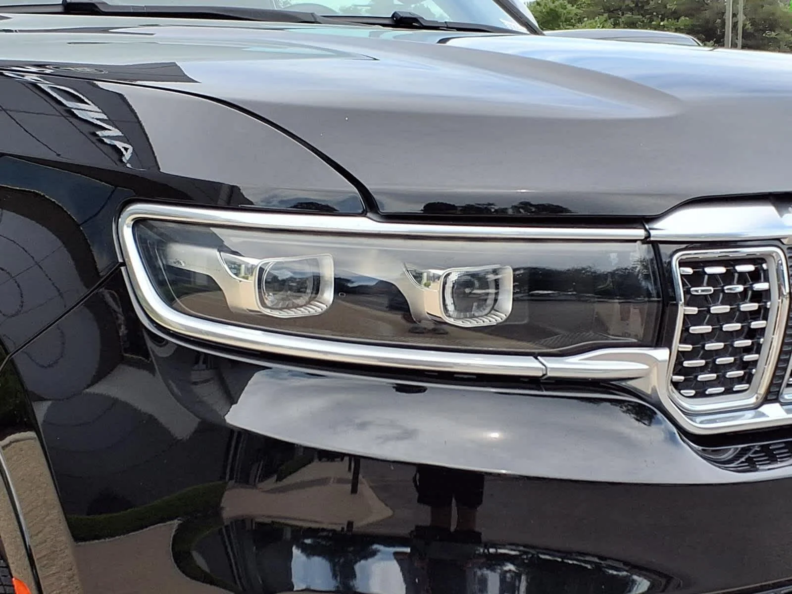 Used 2022 Diamond Black Crystal Pearlcoat Jeep Series I image 8