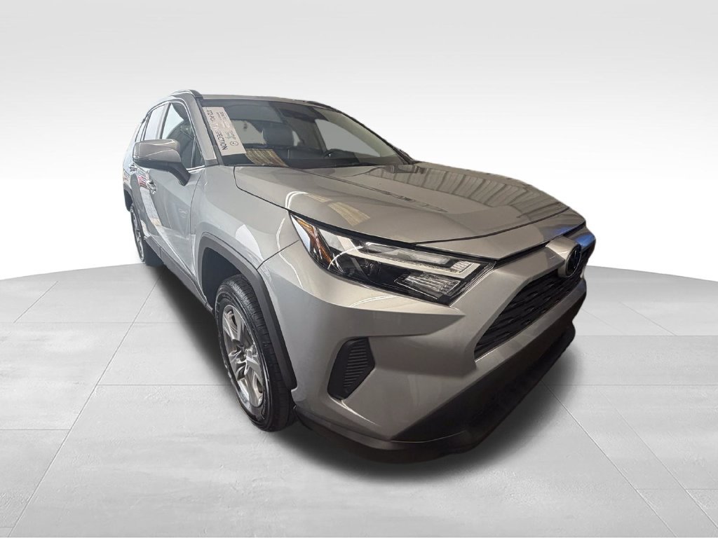 Used 2025 Silver Toyota XLE image 9