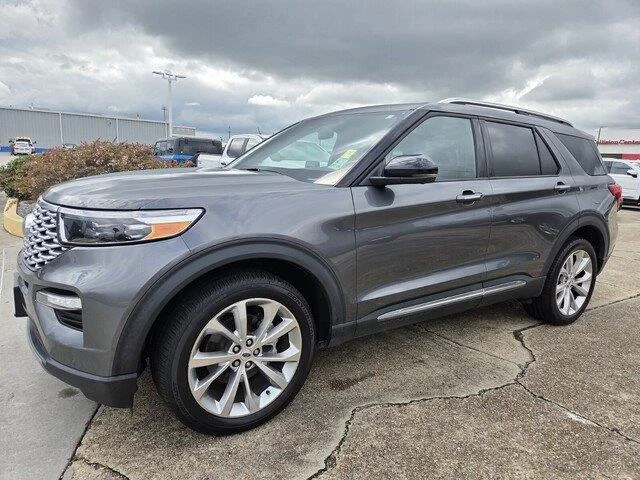 Used 2023 Carbonized Gray Metallic Ford Platinum image 9
