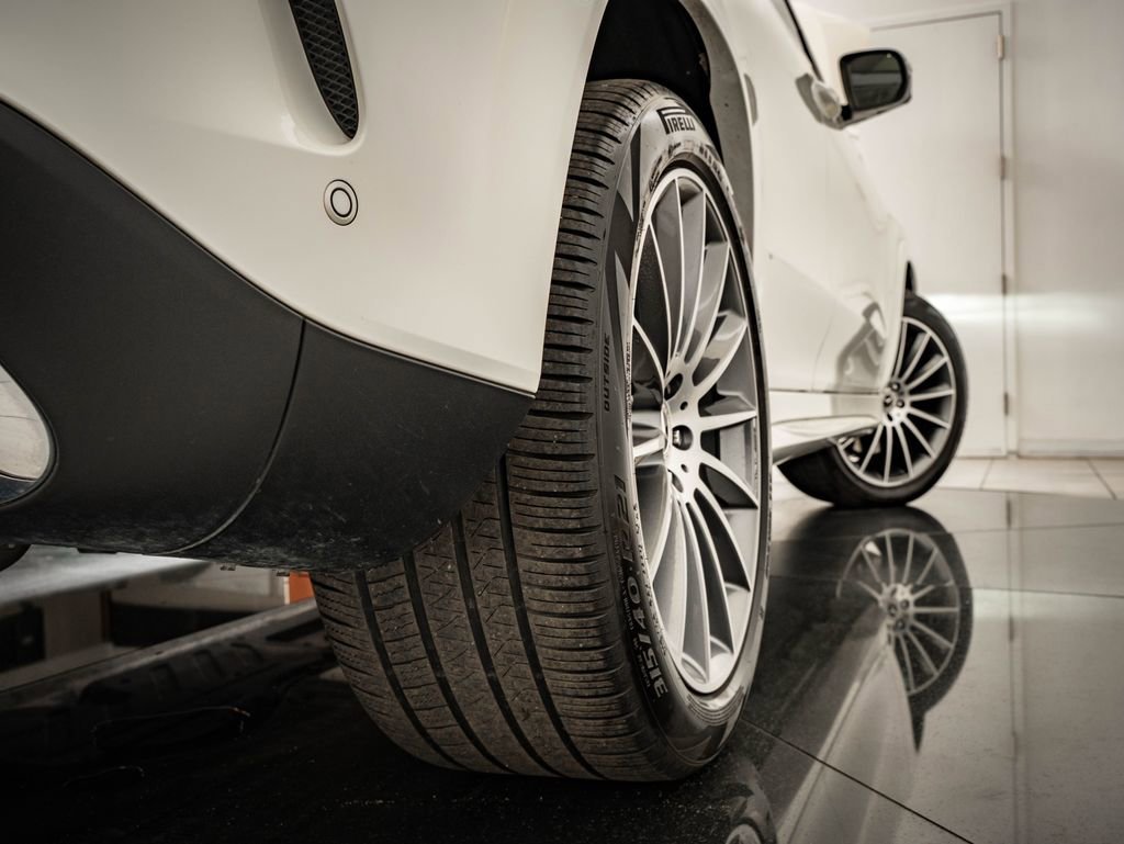 Used 2024 Manufaktur Diamond White Metallic Mercedes-Benz GLE 350 image 54