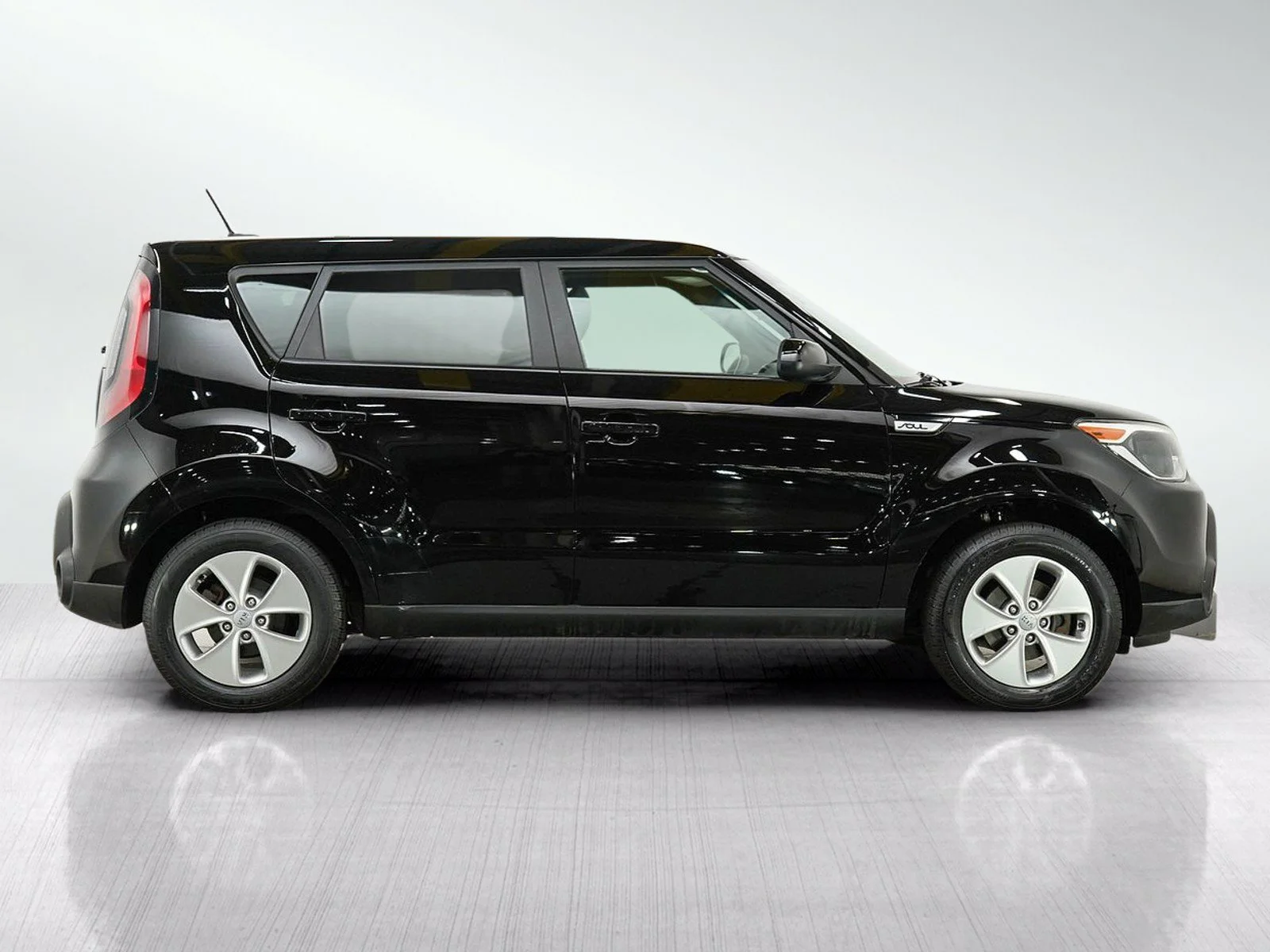 Used 2015 Shadow Black Kia  image 6
