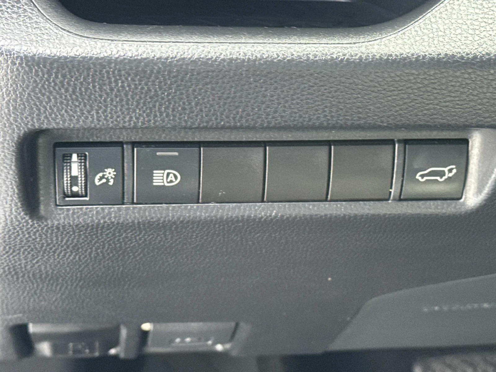 Used 2021 Silver Sky Metallic Toyota XLE Premium image 21