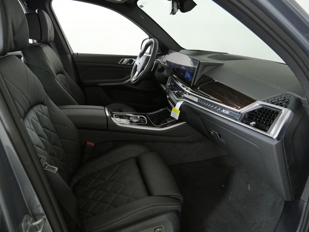 Used 2026 Skyscraper Grey Metallic BMW xDrive40i image 21