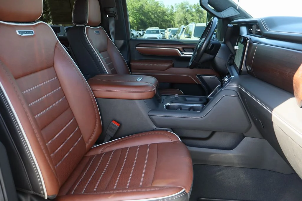 Used 2025 White GMC Denali Ultimate image 33