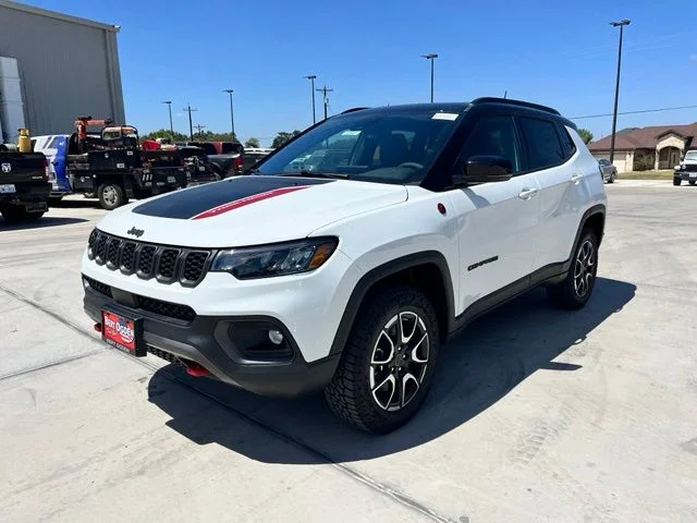 New 2026 Bright White Clear-Coat Exterior Paint Jeep Trailhawk image 3