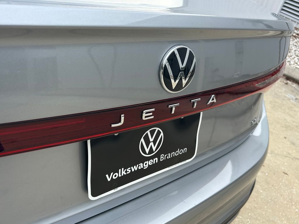 Certified Used 2025 Silver Volkswagen 1.5T SE image 30