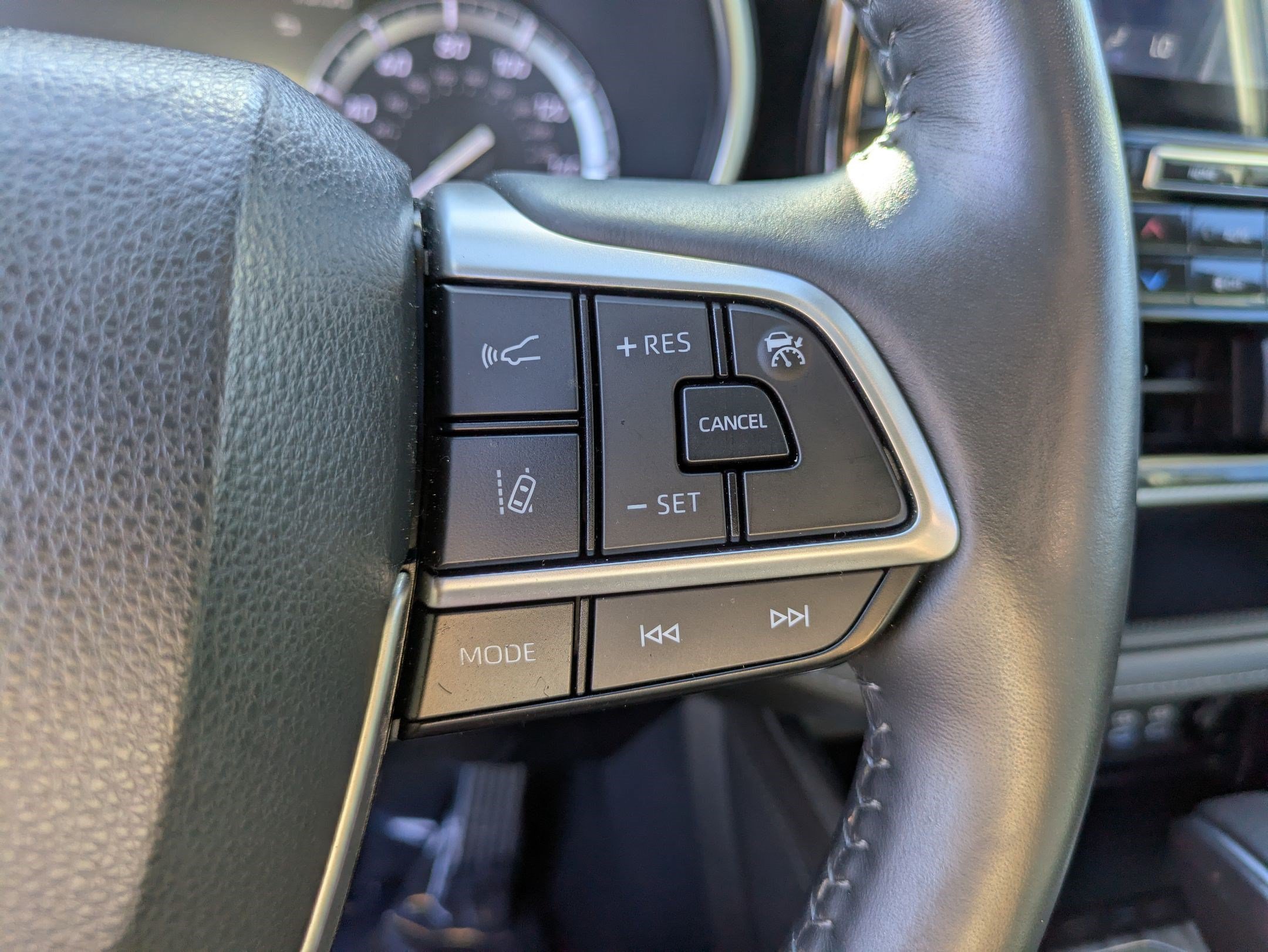 Used 2022 Moon Dust Toyota Platinum image 19