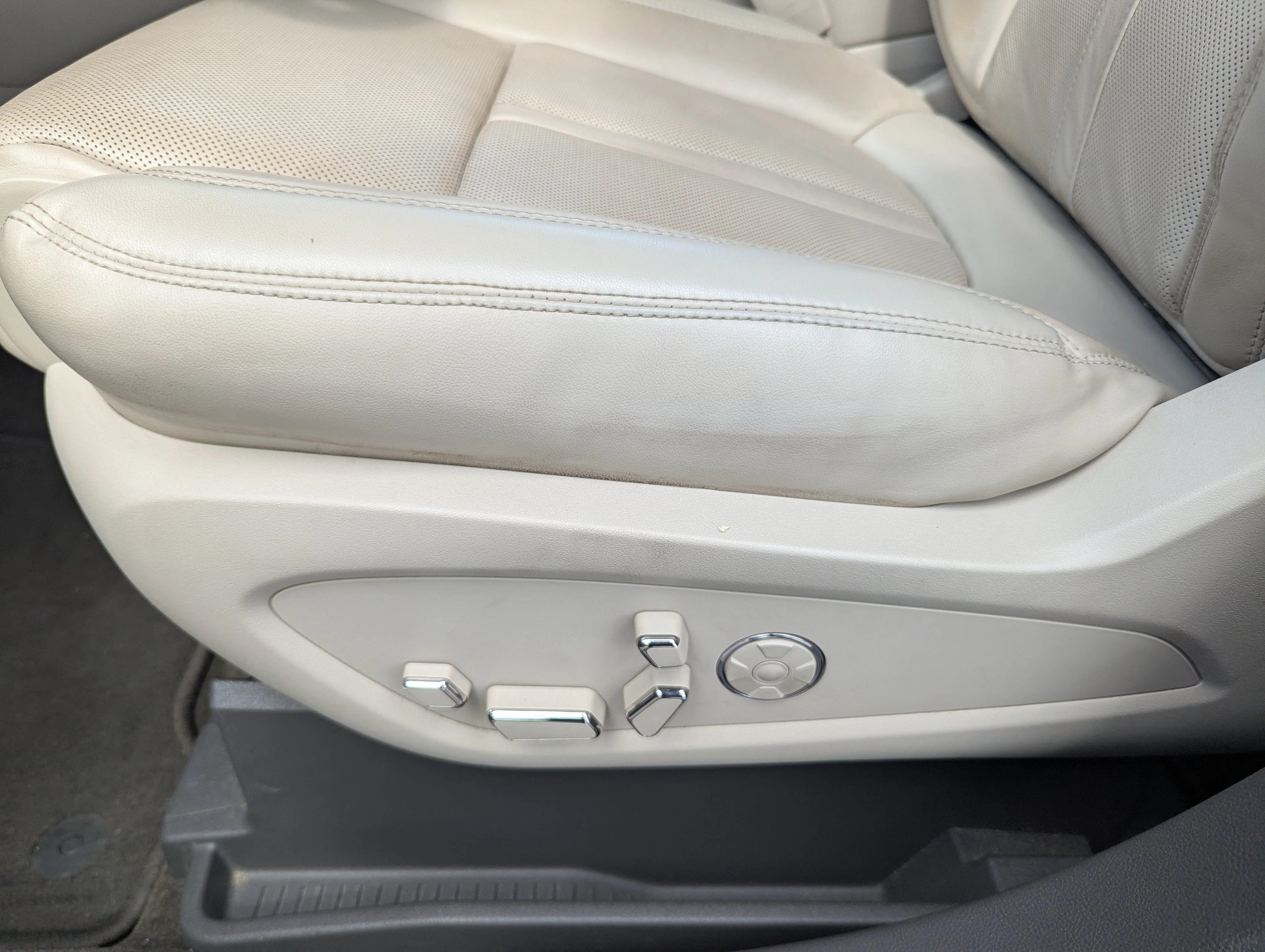 Used 2019 Ceramic Pearl Metallic Tri-Coat Lincoln Reserve image 26