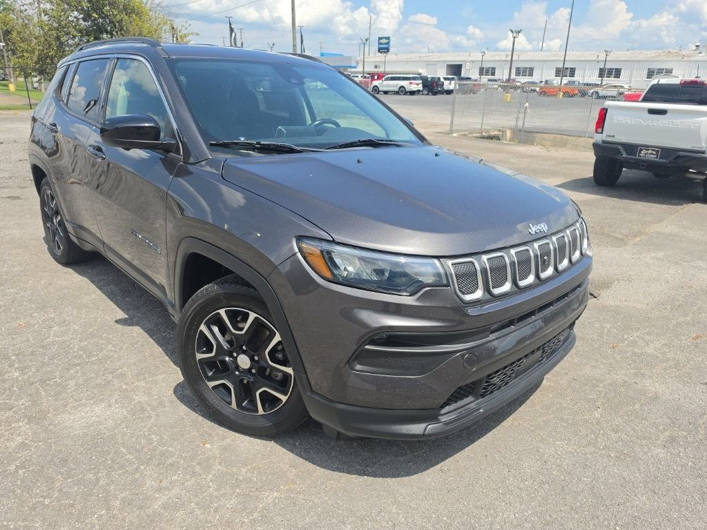Used 2022 Gray Jeep Latitude FWD image 1