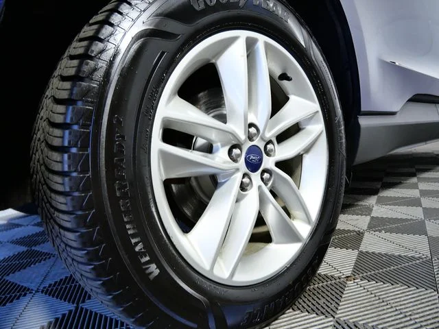 Used 2016 Blue Ford SEL image 9