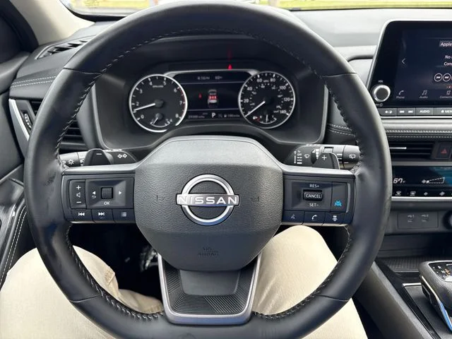 Used 2025 Deep Ocean Blue Nissan SV image 19