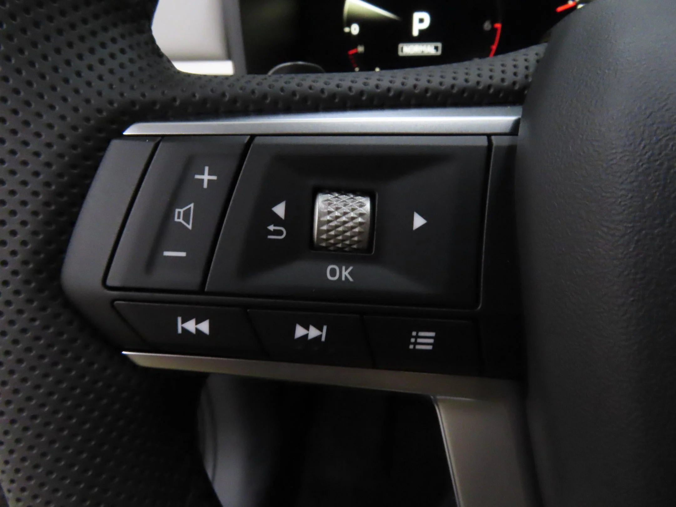 2025 Mitsubishi Outlander SE - Photo 13