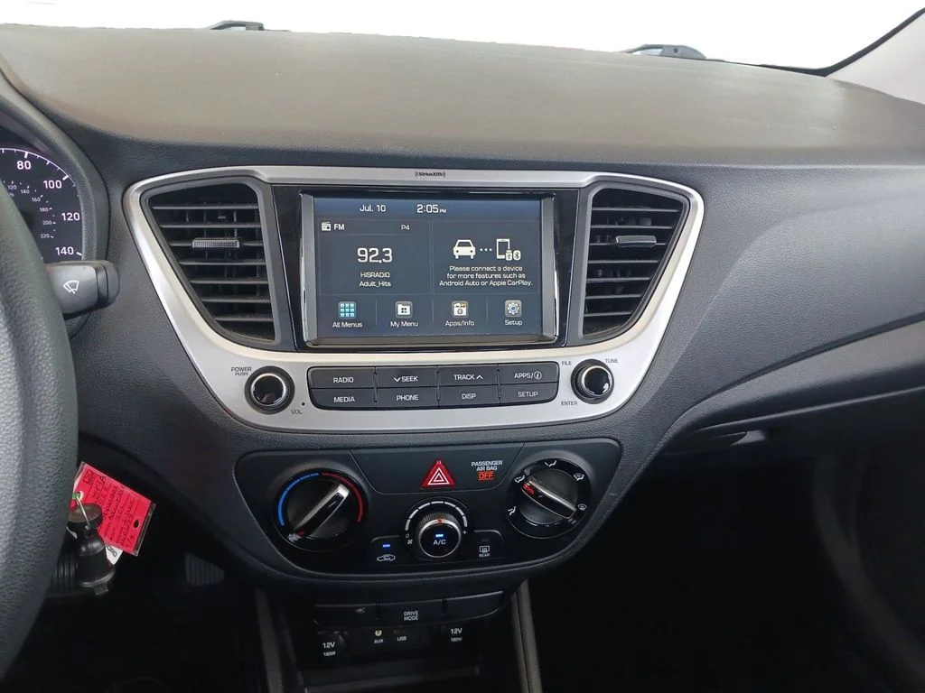 Used 2022 Silver Hyundai SEL image 12