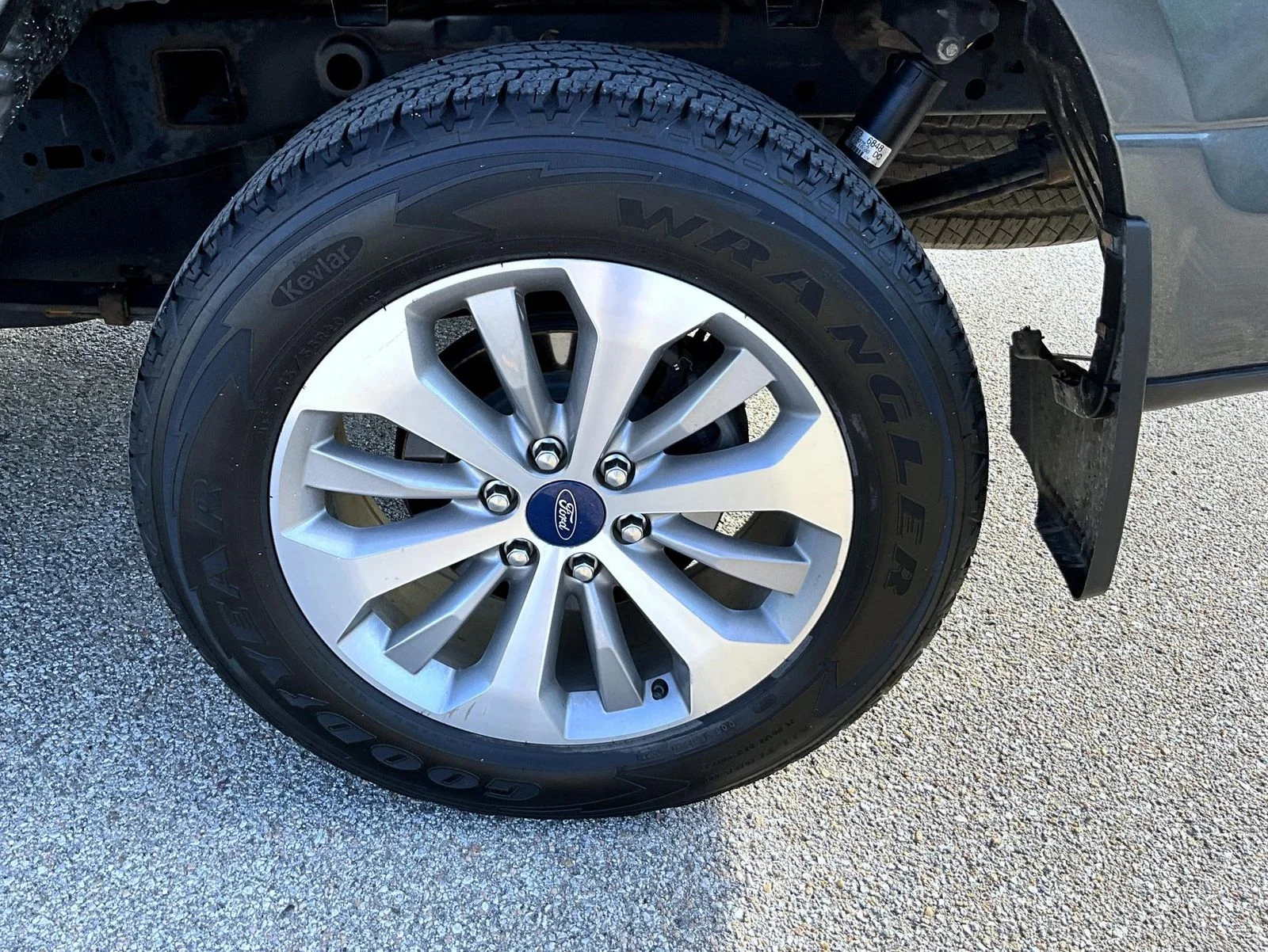 Used 2018 Gray Ford XL image 23
