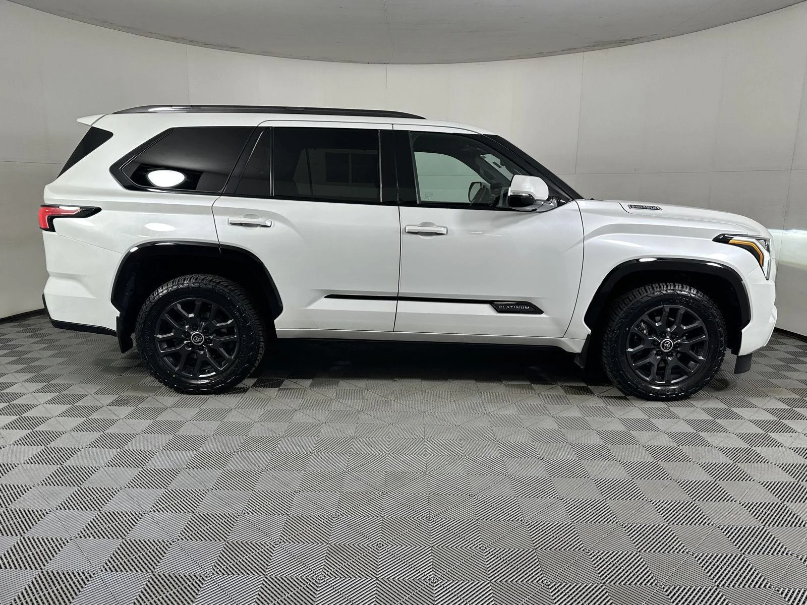 Used 2023 Wind Chill Pearl Toyota Platinum image 26