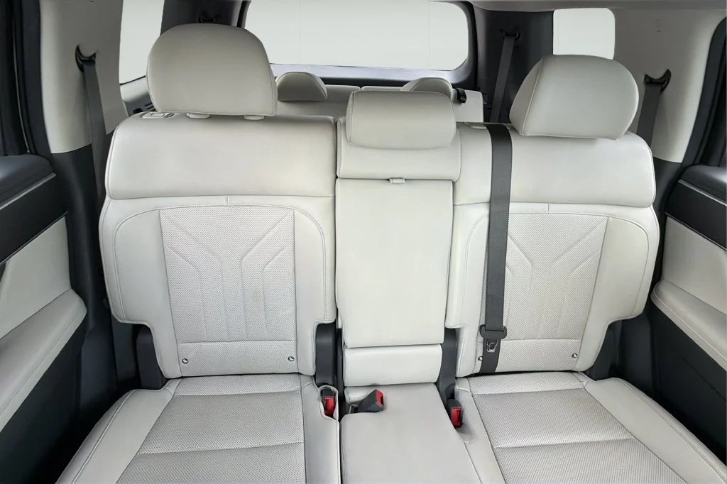 Used 2025 White Hyundai SEL image 12