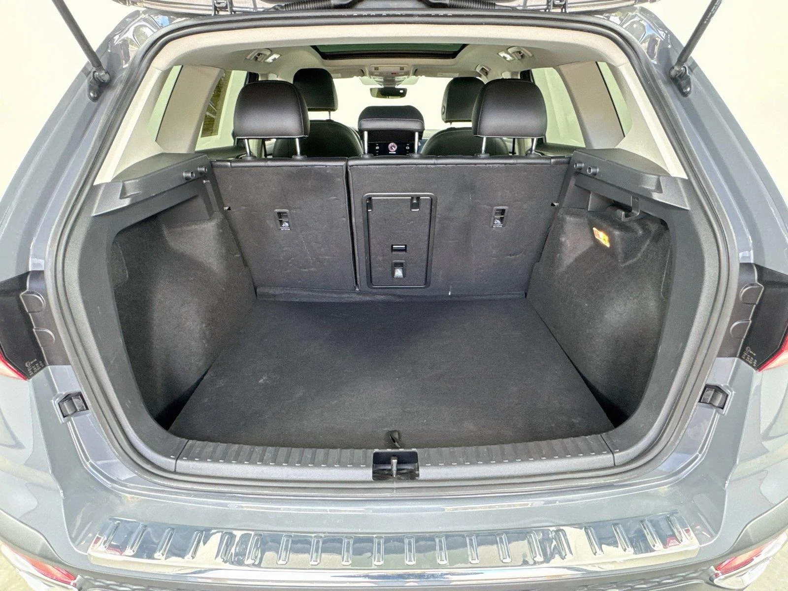 Used 2023 Pure Gray Volkswagen SE image 25