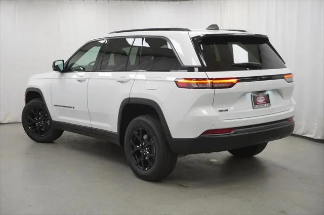New 2026 Bright White Clear-Coat Exterior Paint Jeep Laredo image 13
