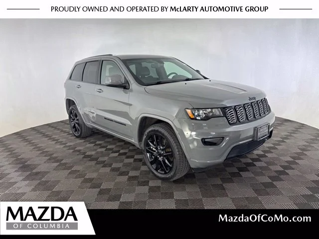 Used 2022 Gray Jeep Laredo X image 1