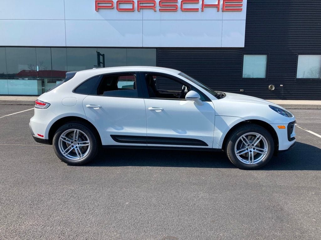 2025 Porsche Macan - Photo 8