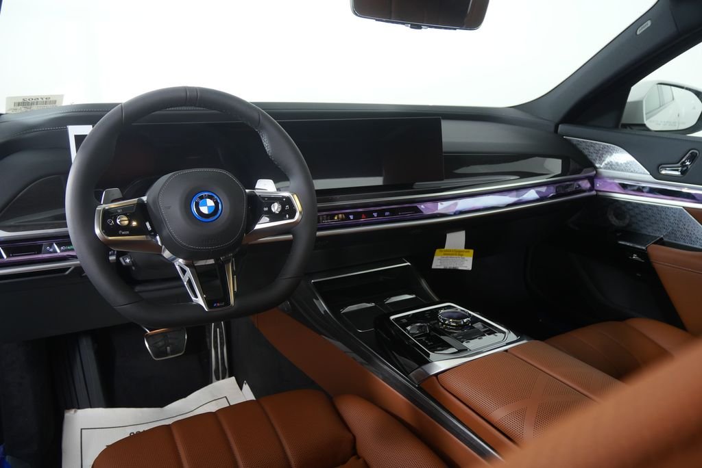 New 2026 Mineral White Metallic BMW 750e xDrive image 18