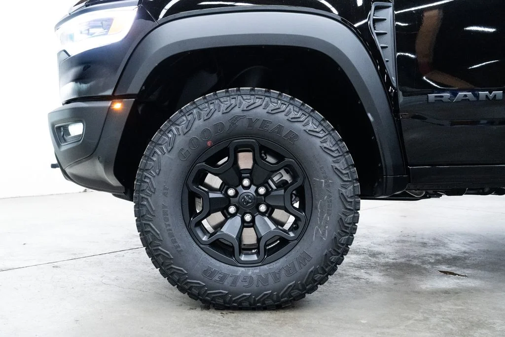 New 2026 Diamond Black Crystal Pearl-Coat Exterior Paint RAM RHO image 7