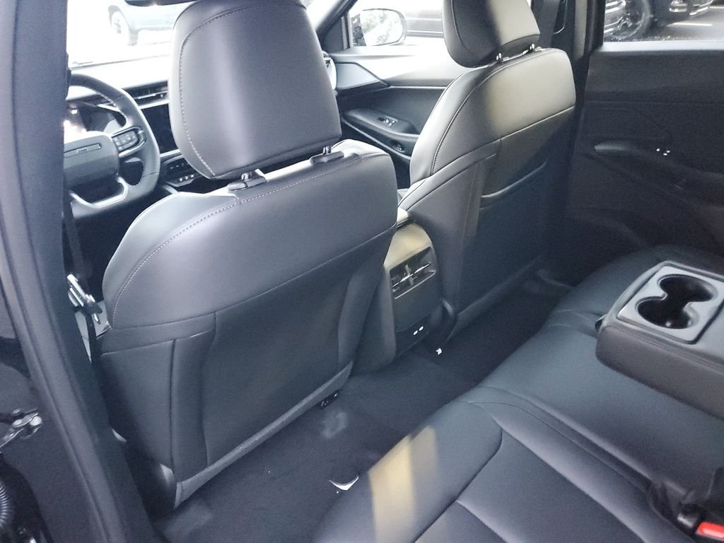 New 2026 Diamond Black Crystal Pearlcoat Jeep Limited image 10