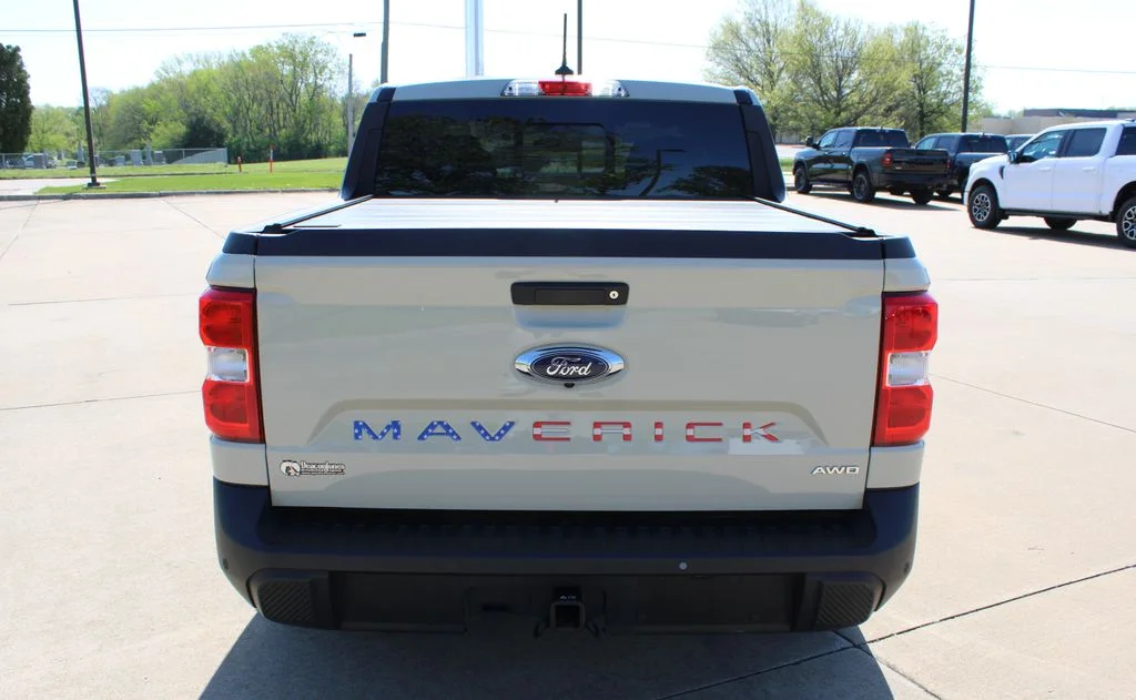 Used 2024  Ford Lariat image 14
