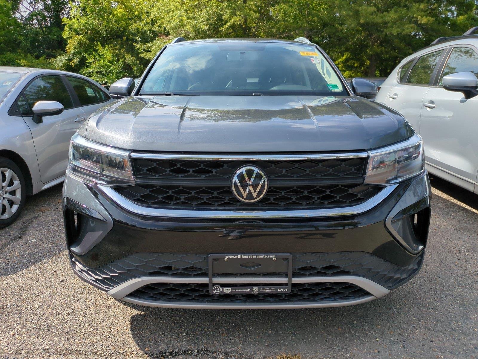 Used 2022 Platinum Gray Metallic Volkswagen SE image 2