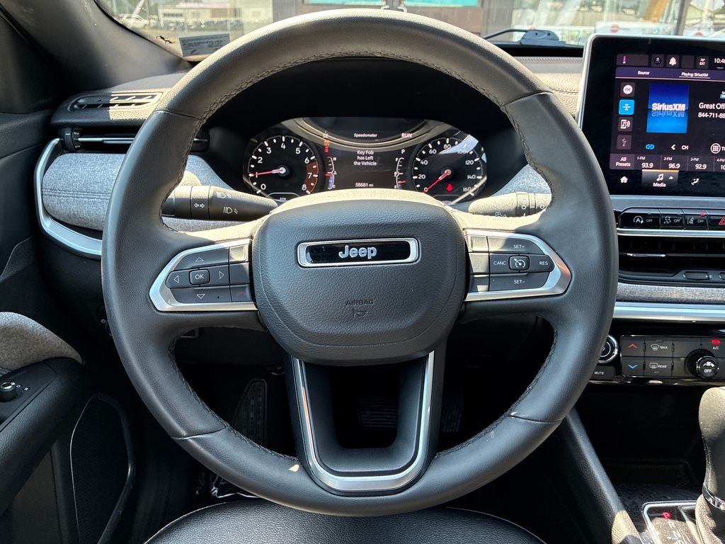 Used 2024 White/off-white Jeep Latitude image 15