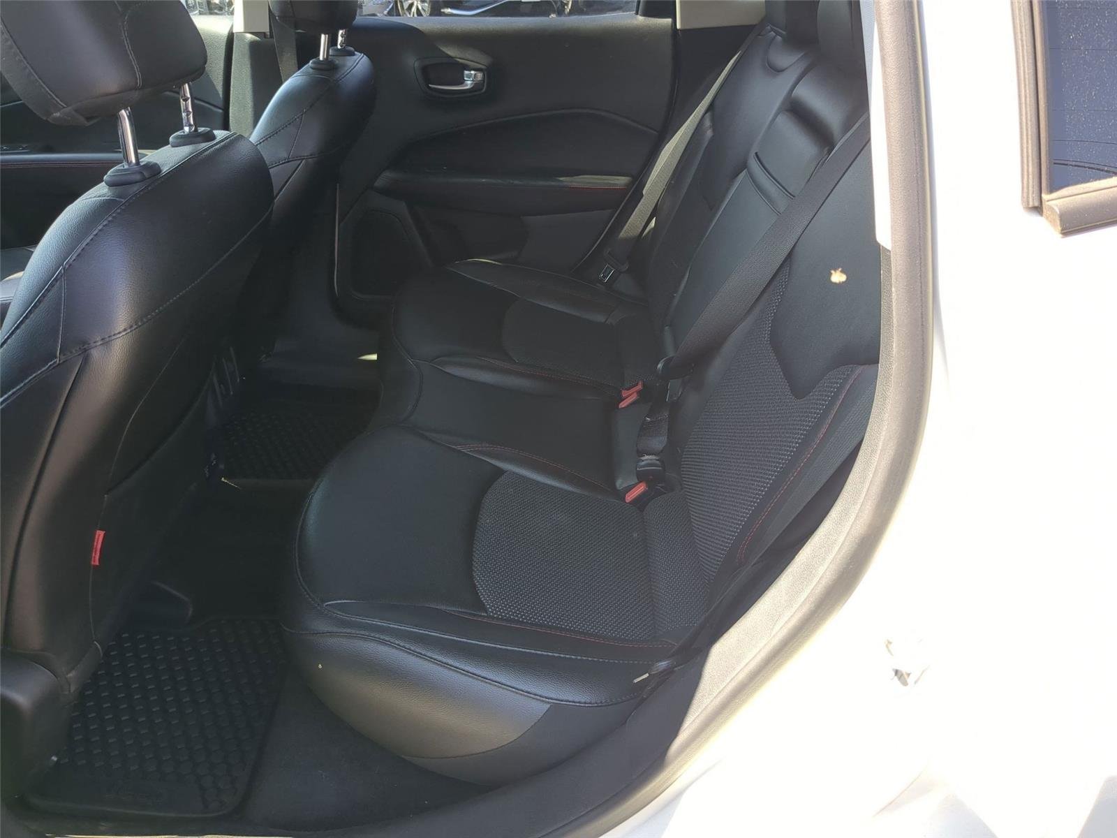 Used 2019 White Clearcoat Jeep Trailhawk image 31
