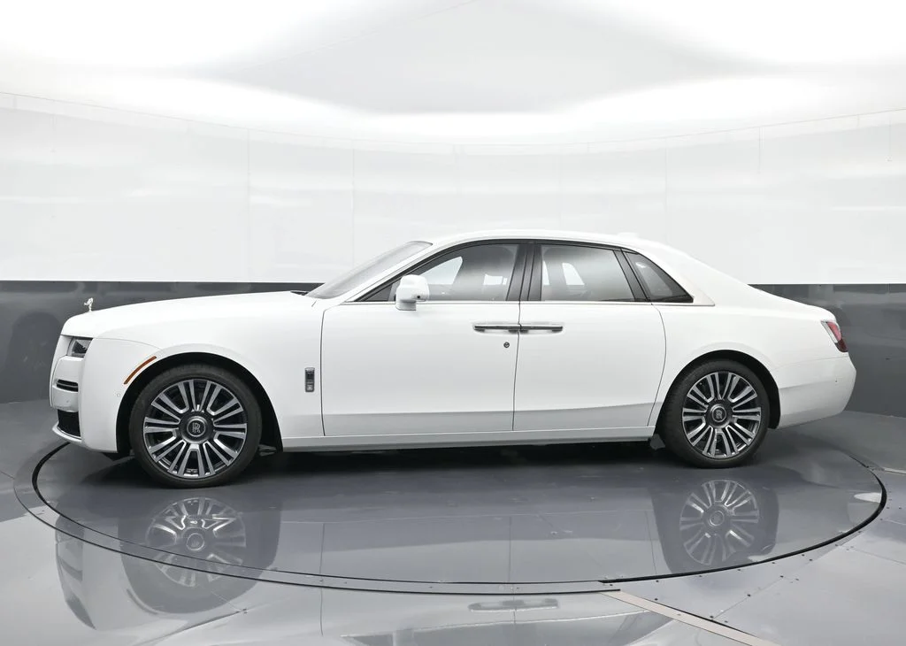 Certified Used 2021 White Rolls-Royce  image 3