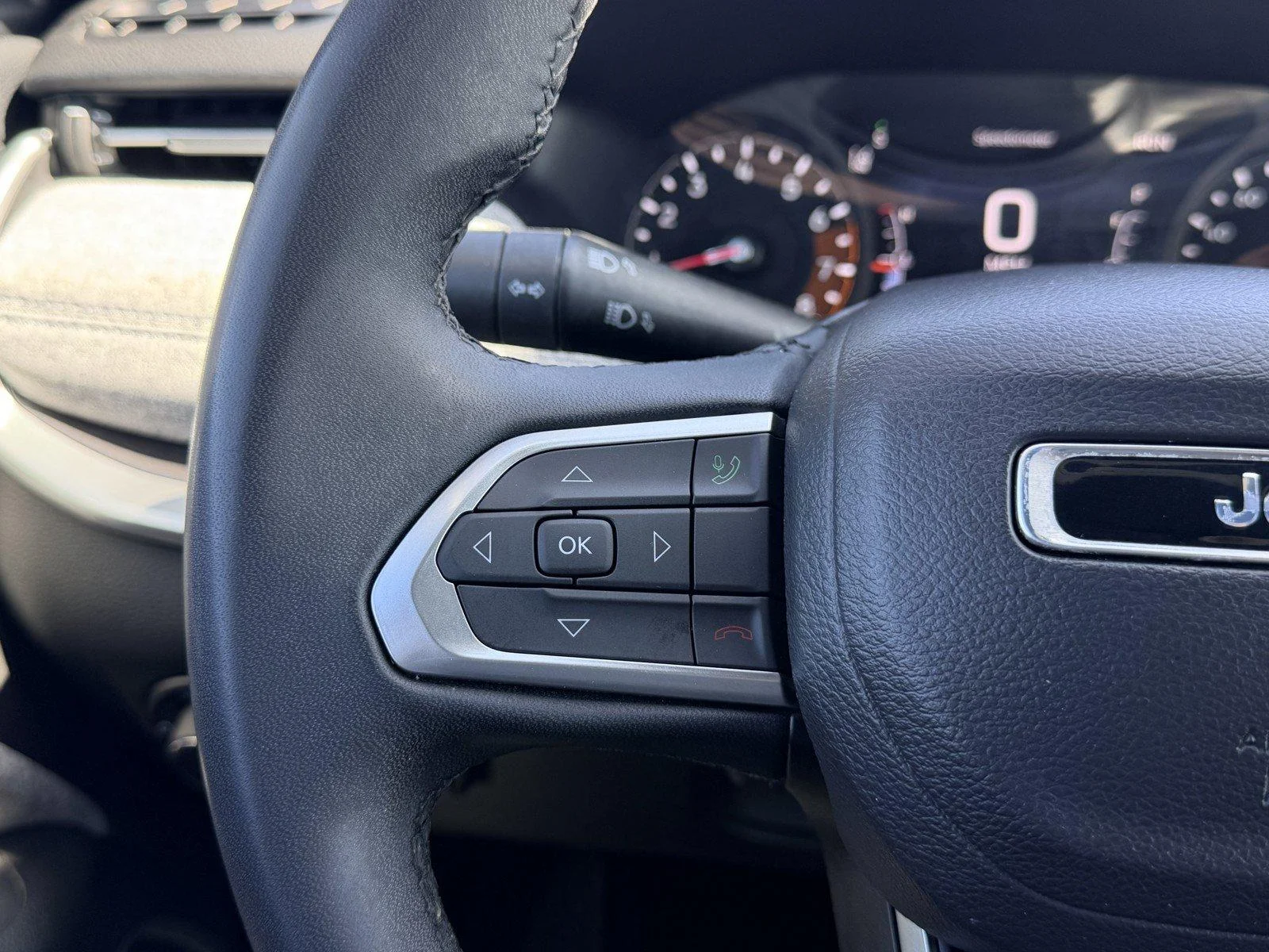 Used 2024 Silver Zynith Met Jeep Latitude image 23