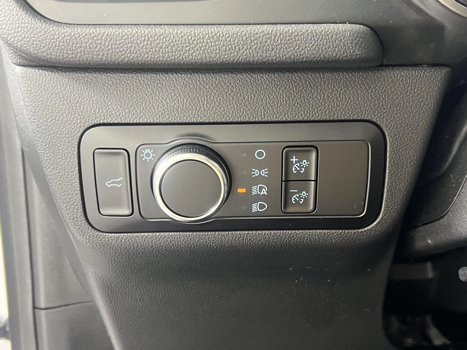 Used 2023 Oxford White Ford Active image 17