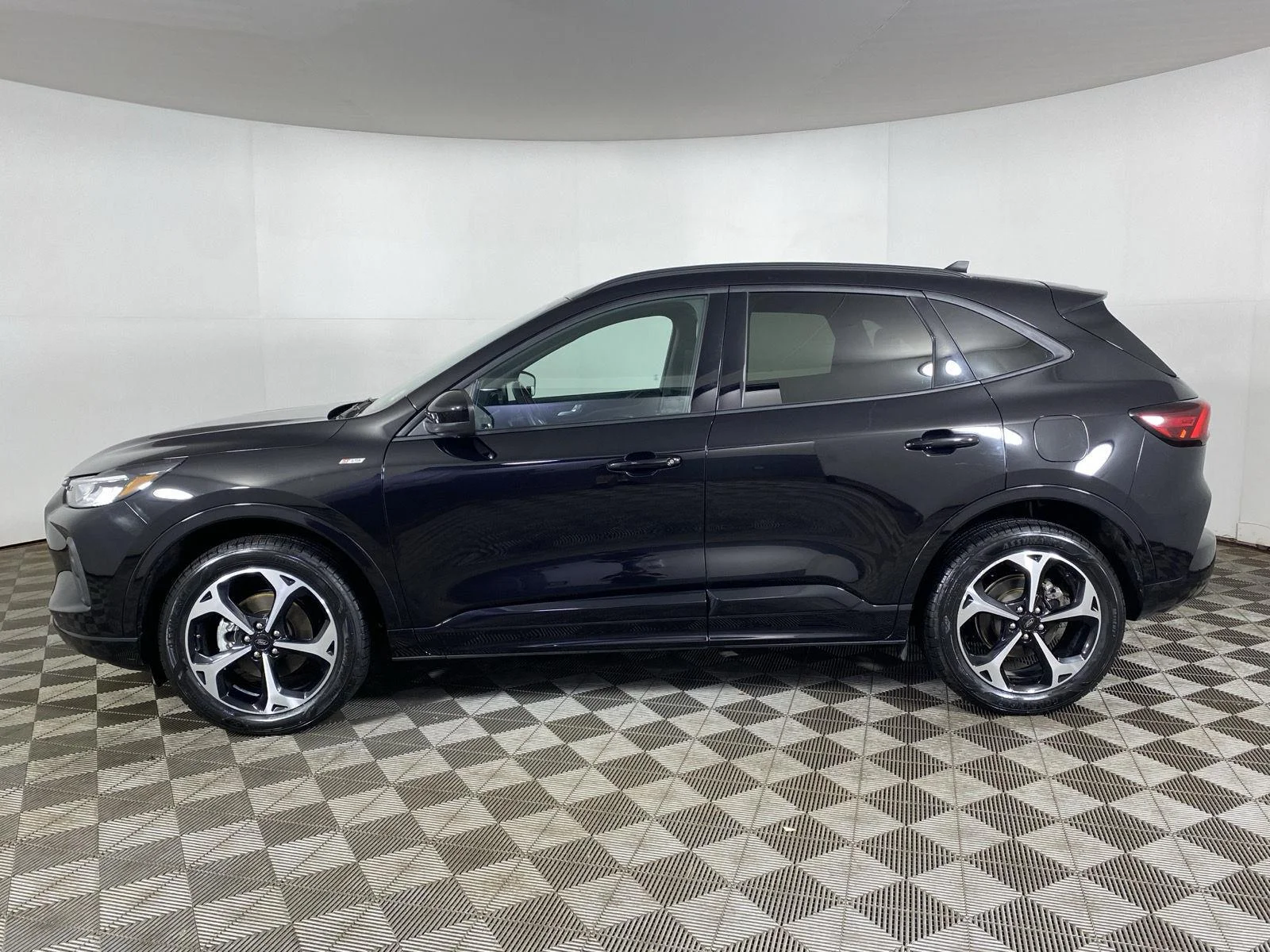 Used 2024 Agate Black Ford ST-Line Select image 4