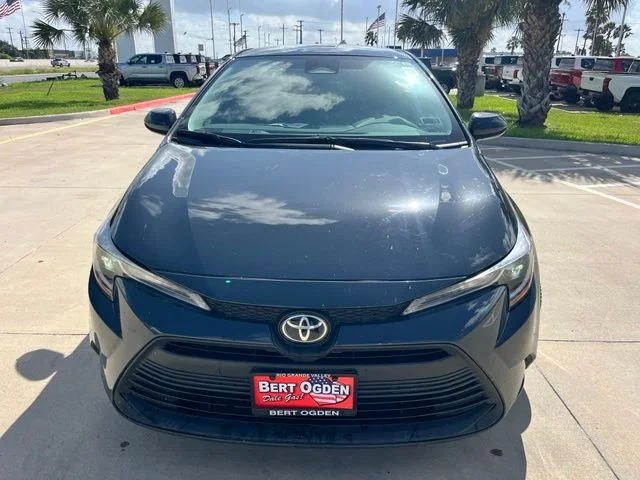 Used 2025  Toyota LE image 2