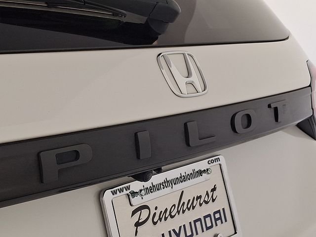 Used 2025 White Honda Elite image 37