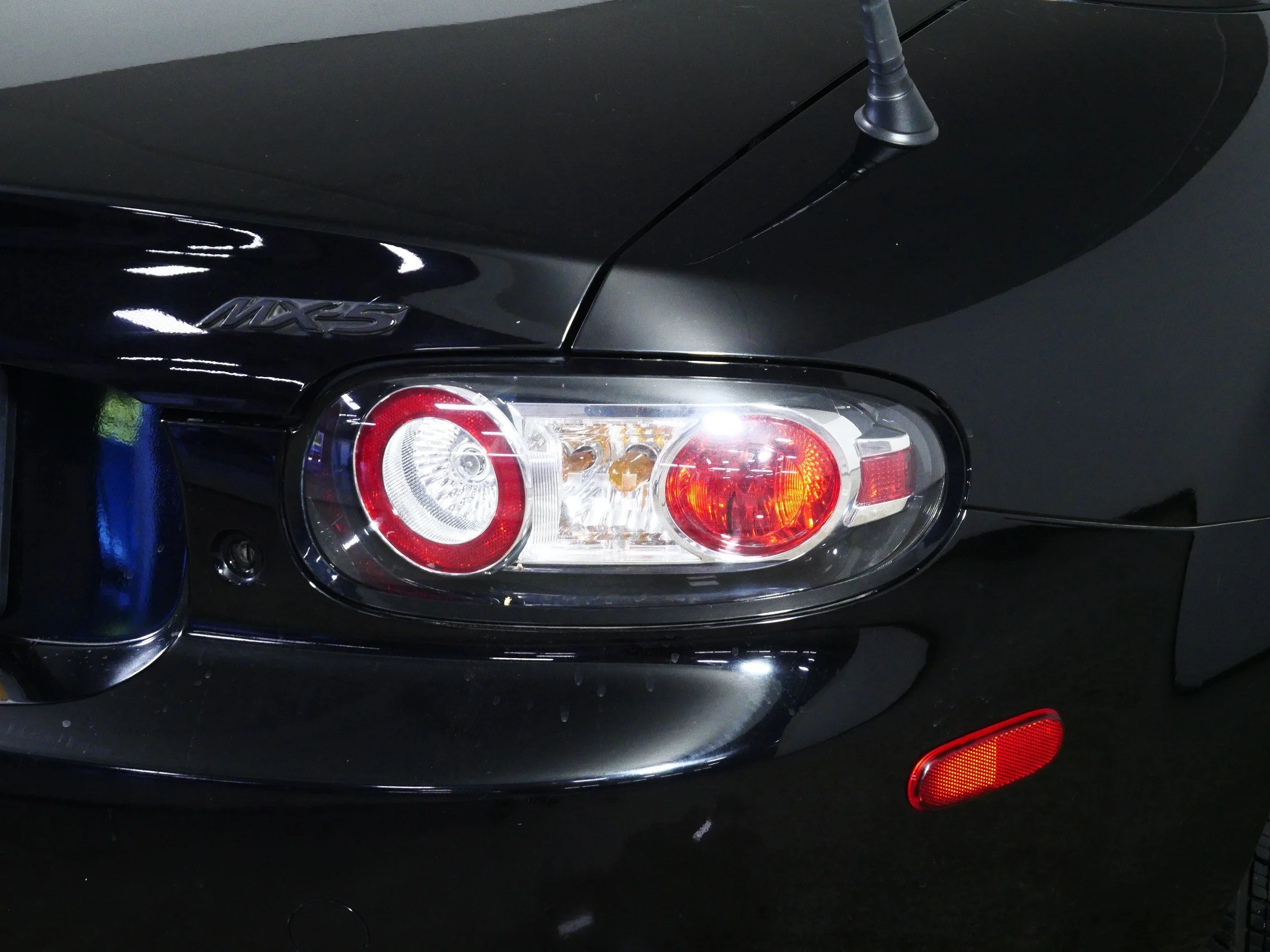 Used 2008 Brilliant Black Mazda Touring image 17