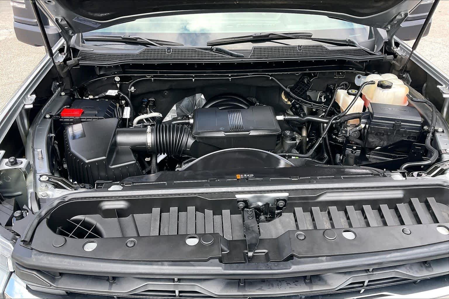 Used 2025 Sterling Gray Metallic Chevrolet LT image 29