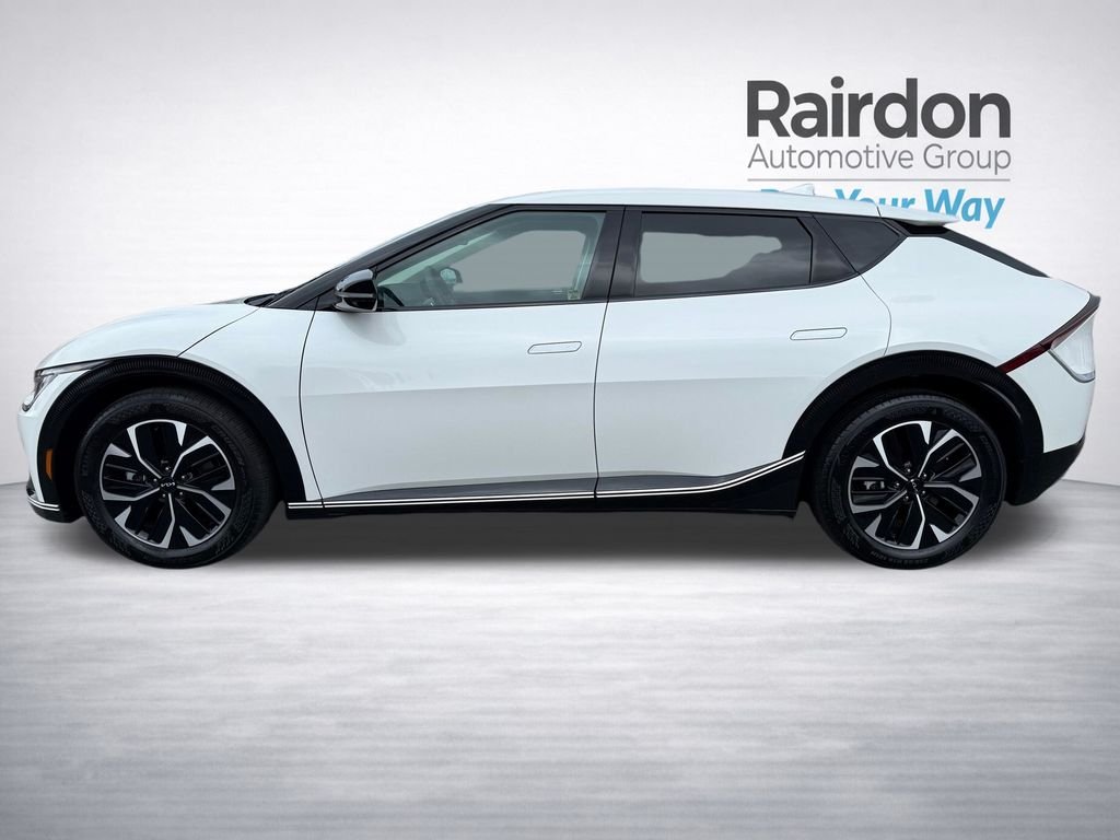Certified Used 2024 White Kia Wind image 4