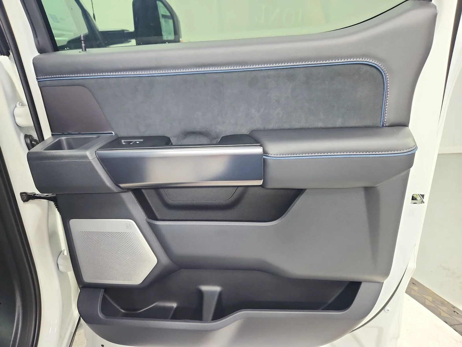 New 2026 White Ford Platinum image 48