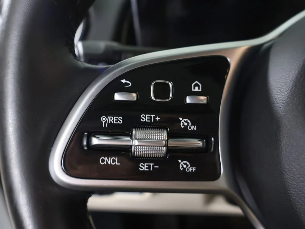 Used 2022 Polar White Mercedes-Benz GLB 250 image 42
