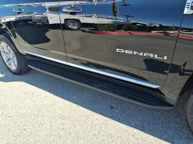 Used 2025 Onyx Black GMC Denali image 4