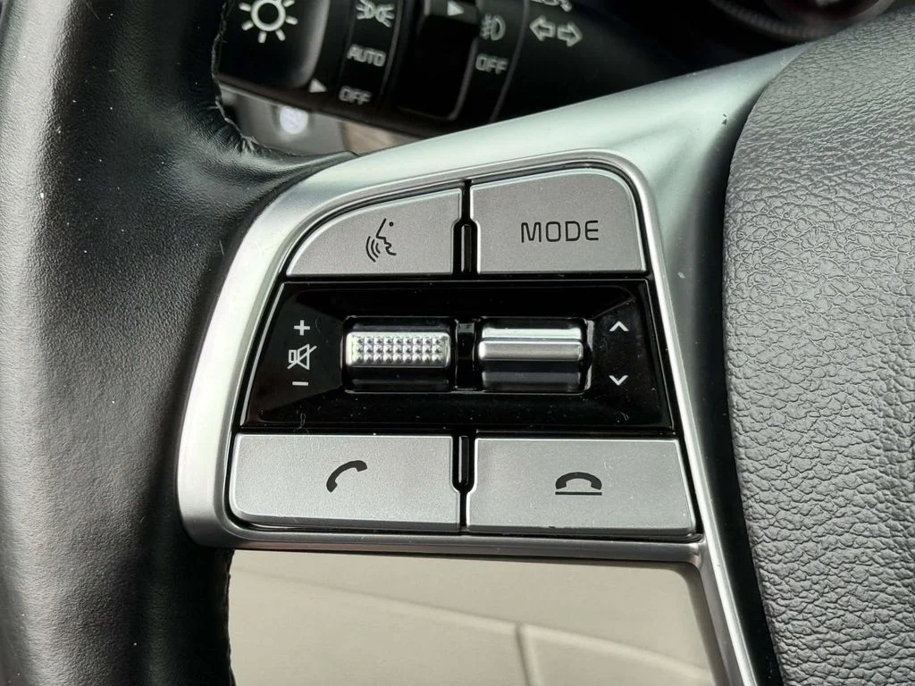 Used 2021 White Kia SX image 22