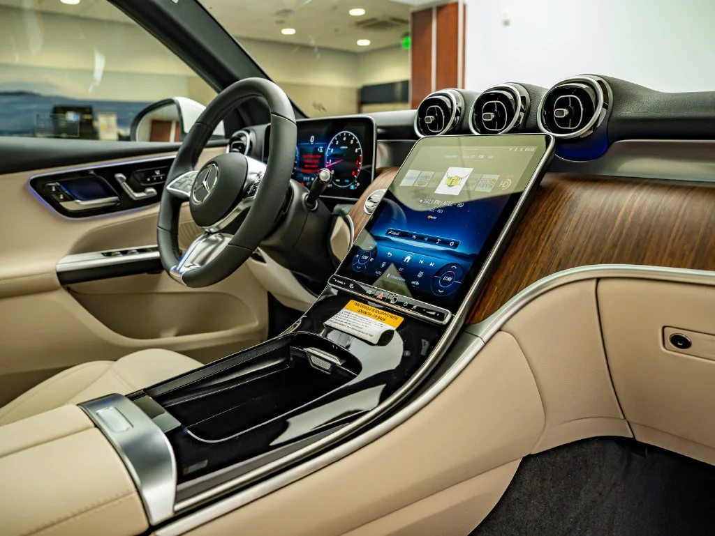 New 2026 Polar White Mercedes-Benz GLC 300 image 42