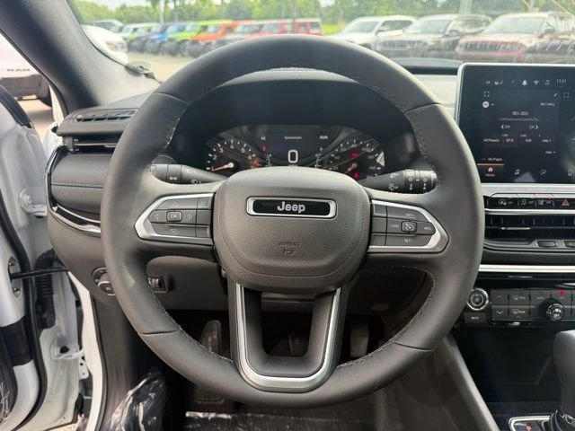 New 2026 Bright White Clear-Coat Exterior Paint Jeep Latitude image 15